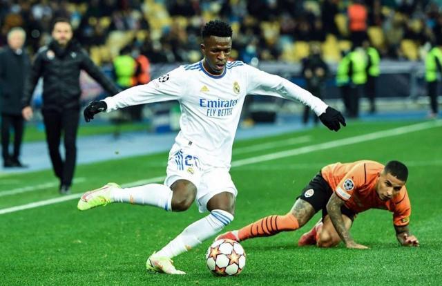 开云体育app-维尼修斯涨球了，但拿“罗纳尔多”捧杀他有点过了吧