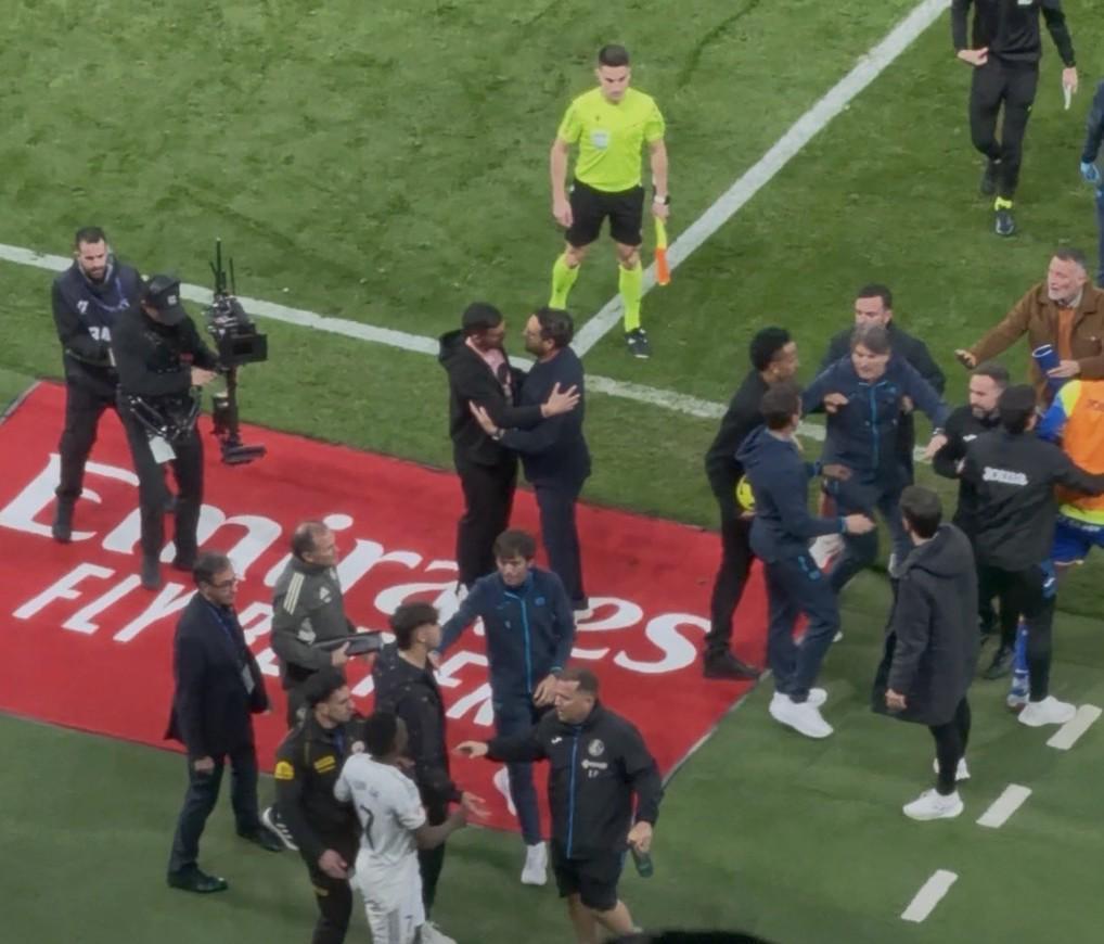 这是咋了？维尼修斯、米利唐与赫塔费球员恩约姆发生激烈冲突